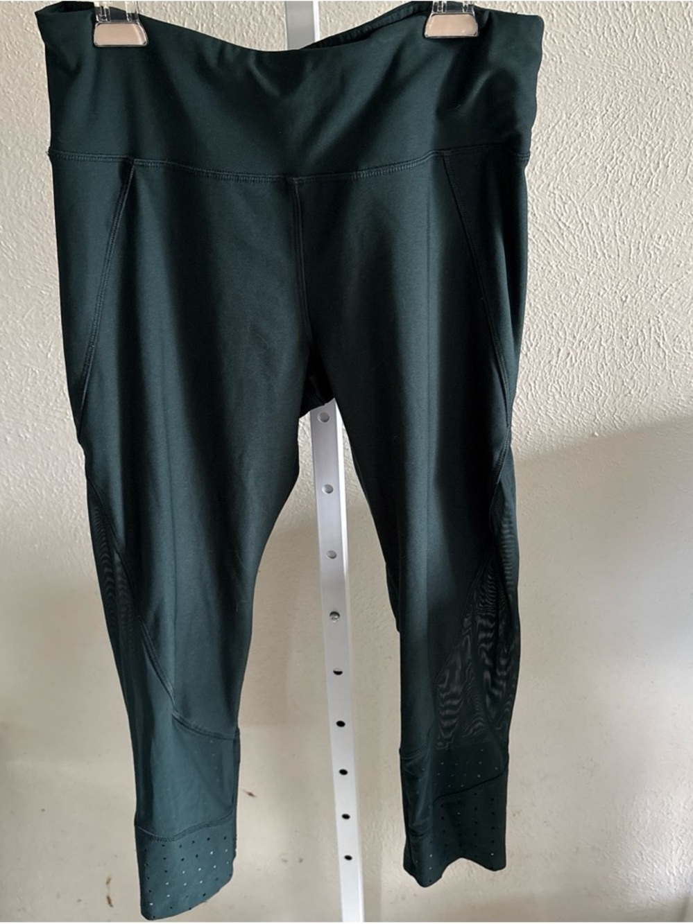 Women’s Dark Green Active Leggings Size Medium